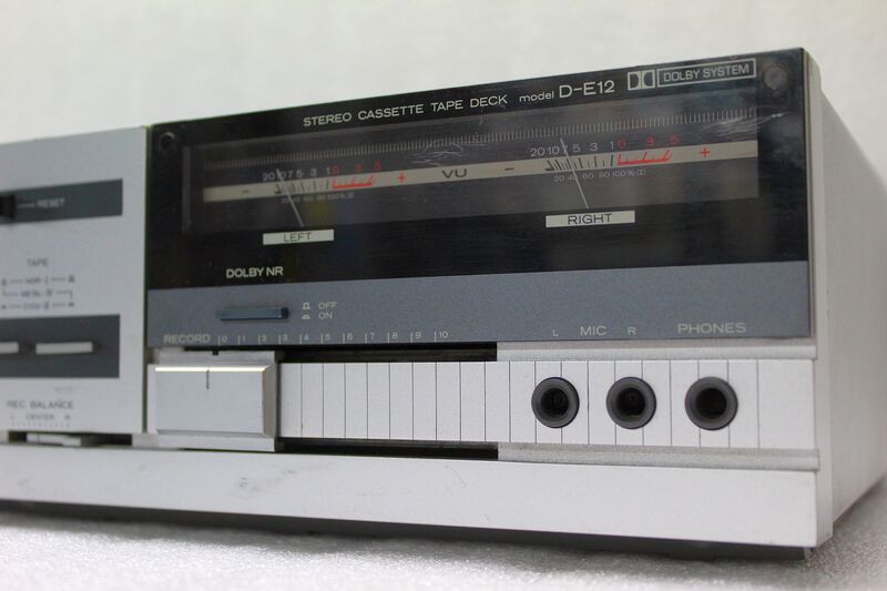 HITACHI D-E12 cassette deck