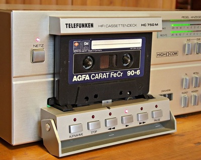 TELEFUNKEN HC 750M (1982) 